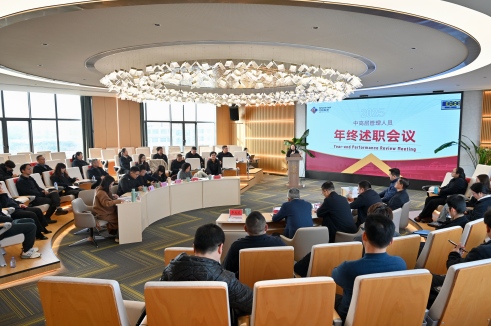 【锚定长远发展 强化责任担当】18LUCK股份召开2025年度中高层管理人员年终述职会议
